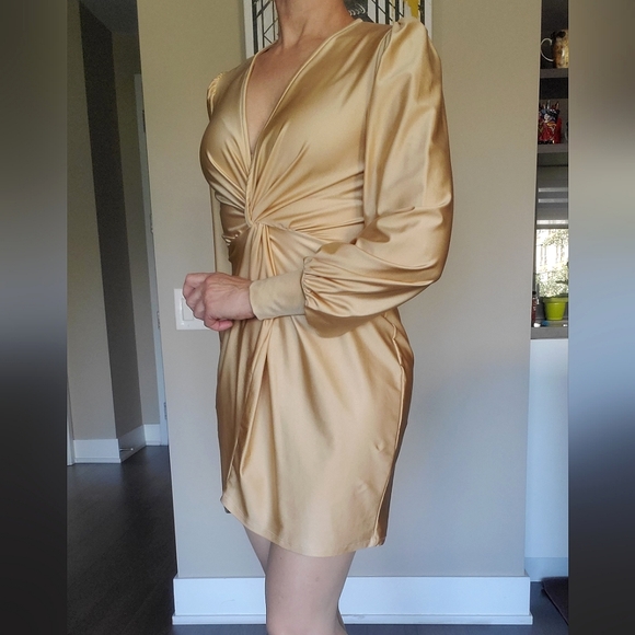 ๐ 5X HOST PICK ๐ Chelsea Golden Mini Dress ๐ - Picture 8 of 11